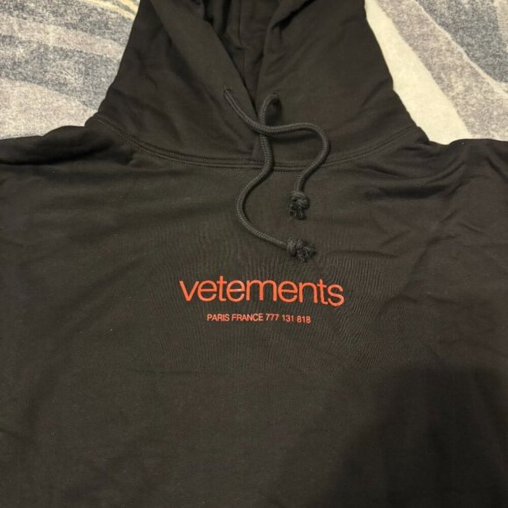 VETEMENTS Black Paris Hoodie Pullover Mens Size Large - Picture 3 of 5